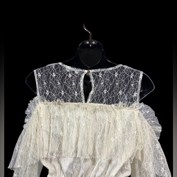 NWOT, S Betro, Cream Lace Dress With Cold Shoulder, Small - Picture 5 of 10